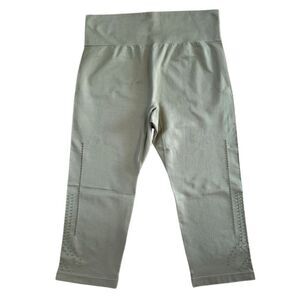 LIVI High Rise Seamless Capri Legging Size 18/20 Plus Size NWOT